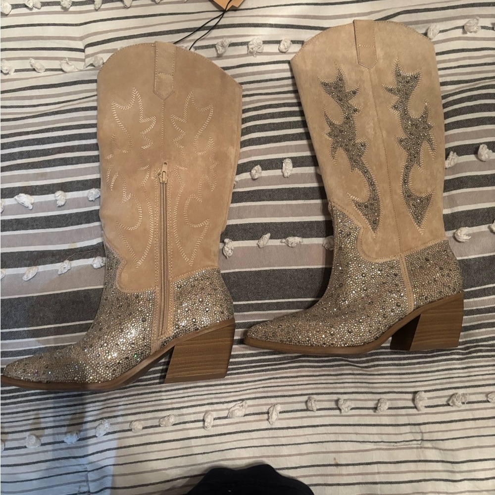 Stylish Tan and Silver Women's Boots